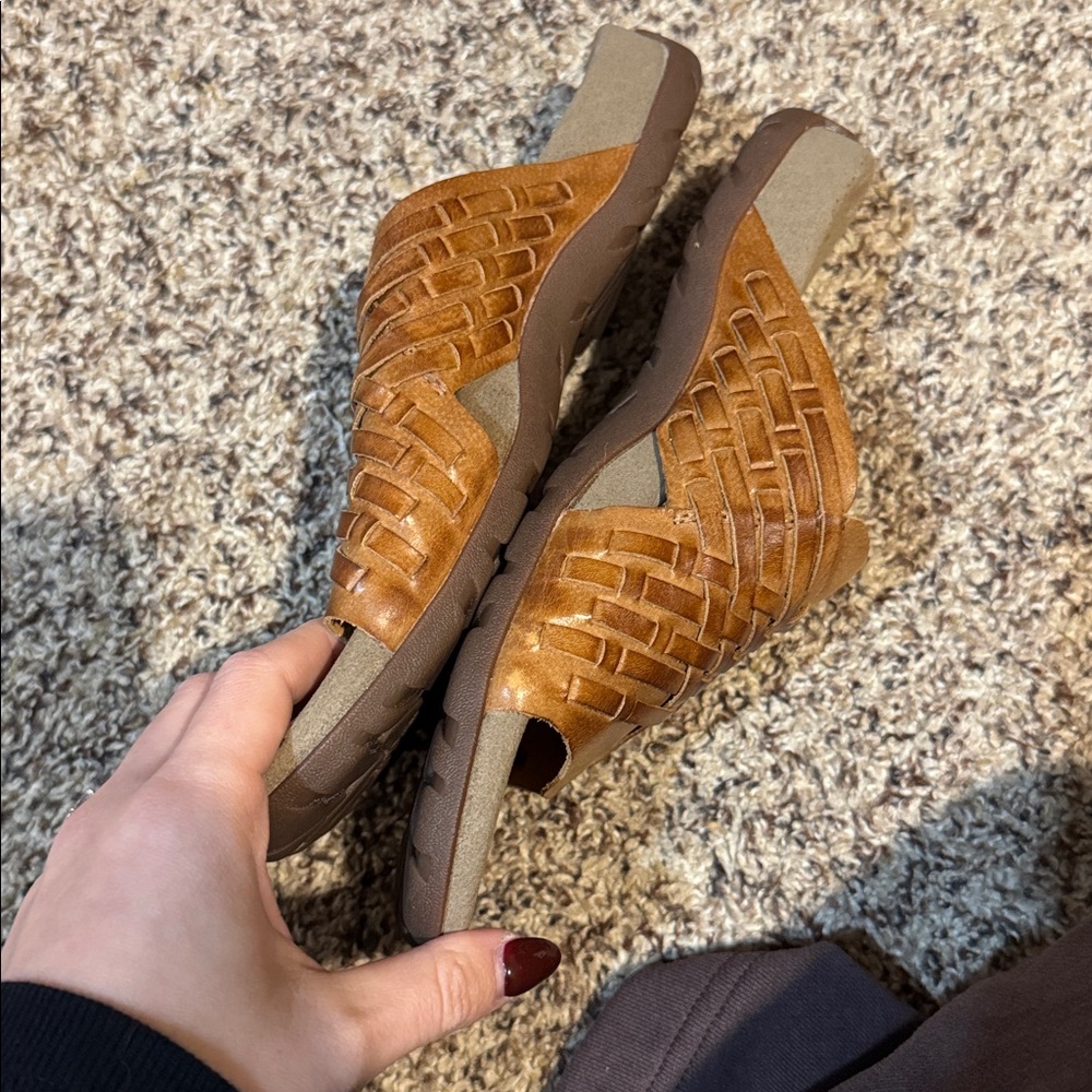 Taos Guru Sandal Honey - Picture 3 of 5